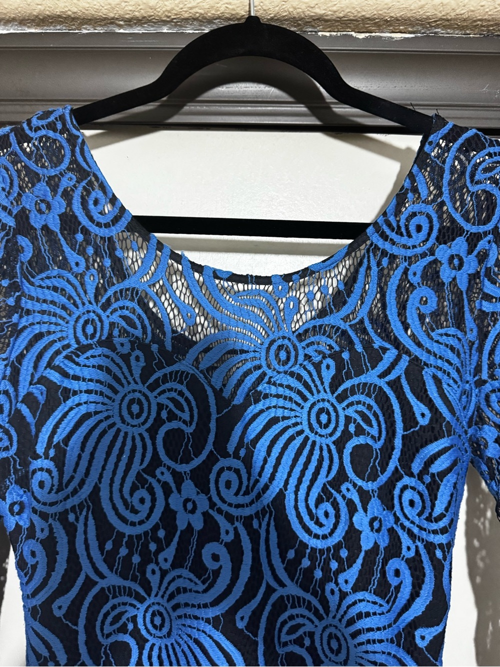 Charlotte Russe Royal Blue Lace Long-Sleeve Bodycon Dress - Picture 4 of 6